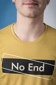 REMERA IN THE MIDDLE OF LIFE ITALY (41212) - No End MAYORISTA