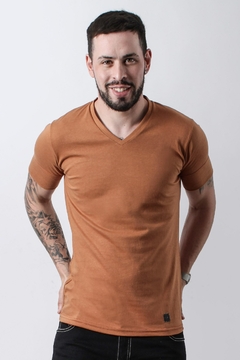 REMERA ESCOTE V CON PUÑO (41278) - tienda online