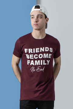 REMERA FRIENDS BECOME FAMILY (41208) - tienda online