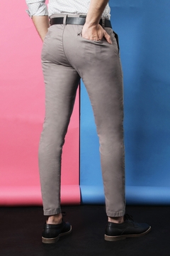 PANTALON GABARDINA CHINO TAPA 2 BOLSILLOS (39312) en internet