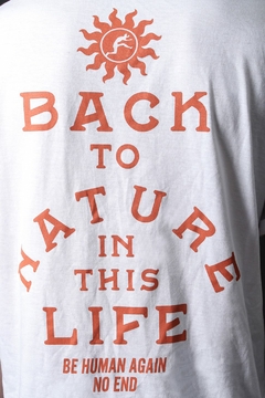 REMERA BACK TO NATURE IN THIS LIFE OVERSIZE (40216) en internet