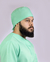 Imagem do pijama cirúrgico para médicos veterinários em tecido Gabardine Premium, na cor verde água, composto por blusa e touca. Ideal para profissionais que buscam conforto e durabilidade em sua rotina de trabalho.