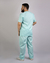 Imagem do pijama cirúrgico para médicos veterinários em tecido Oxford 100% Poliéster, na cor verde água composto por blusa e calça. Ideal para profissionais que buscam conforto e durabilidade em sua rotina de trabalho.