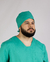 Imagem do pijama cirúrgico para médicos veterinários em tecido Oxford 100% Poliéster, na cor verde jade composto por blusa e touca. Ideal para profissionais que buscam conforto e durabilidade em sua rotina de trabalho.