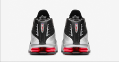 NIKE SHOX R4 BLACK METALLIC SILVER RED en internet