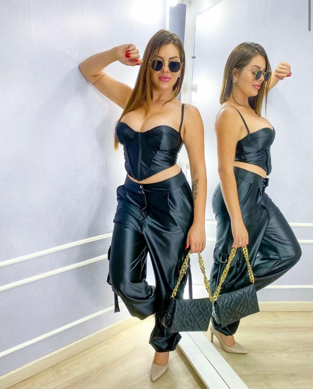 Conjunto Calça Cargo Jogguer com Bolso e Cropped Corselet