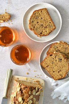 Budín de Zanahoria con Miel, Canela, Nuez y Almendras fileteadas - Bria