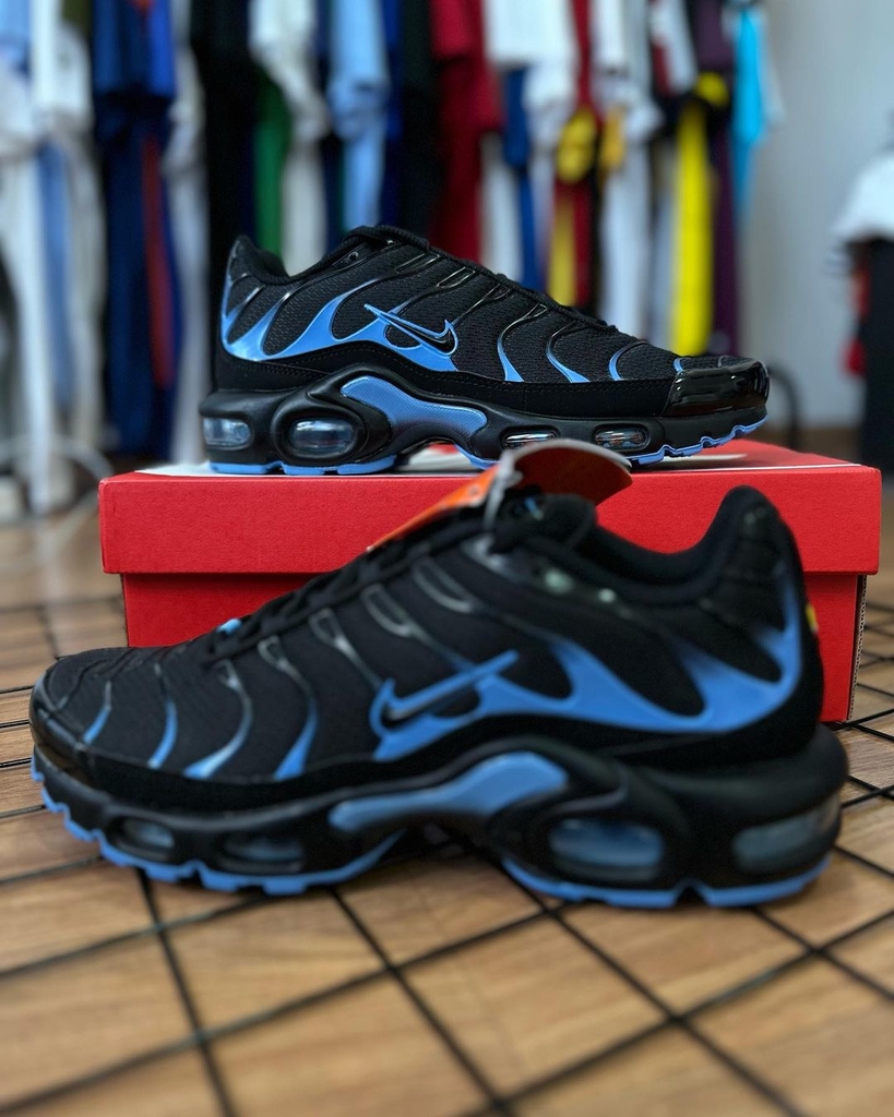 Air max best sale plus black blue