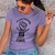 Kit Camiseta + Caneca A curva mais bonita de uma mulher é a que ela faz pra destruir o patriarcado na internet