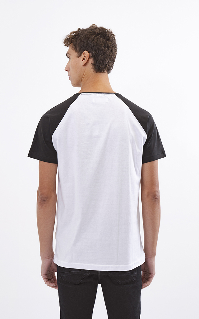 REMERA SLIM FIT BROOKLYN REMERAS SLIM FIT KAZUMA