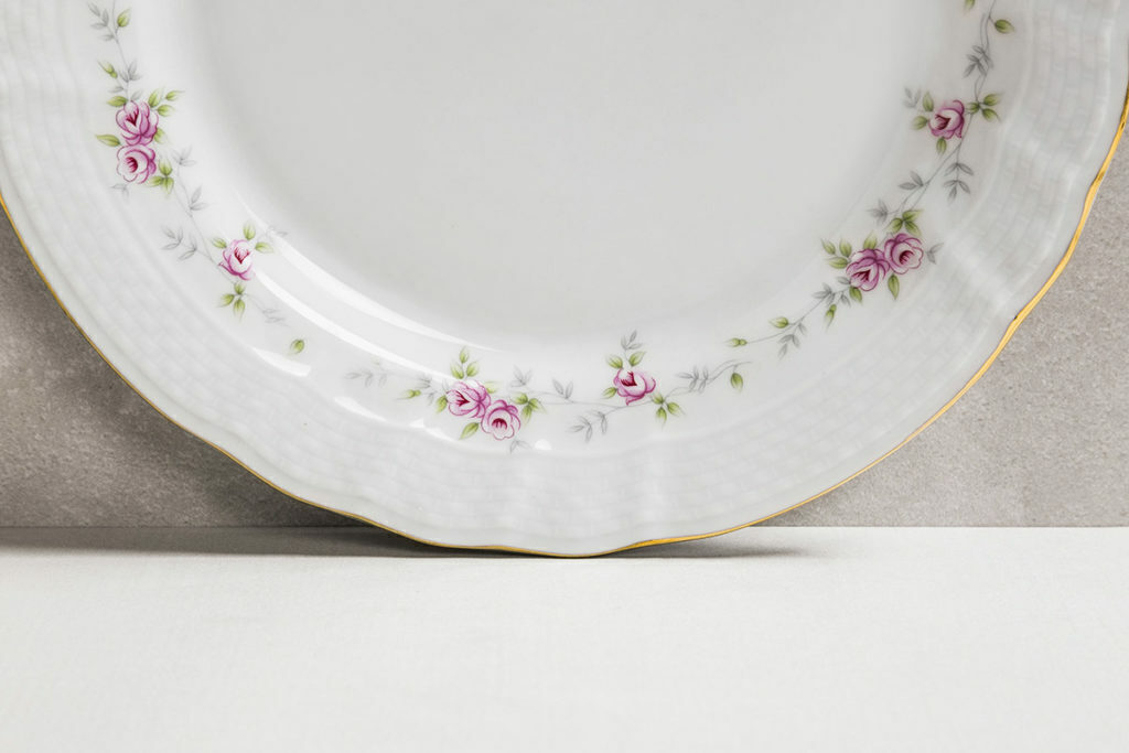 ENSALADERA DE PORCELANA TSUJI BORDES DORADOS Y DETALLES FLORALES