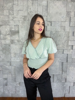 Blusa Crepe Chiffon com detalhes em Renda Guipuir