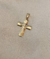 Pingente cruz masculina banho de ouro 18k - RS STORE | Semijoias Exclusivas e Minimalistas