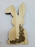 Coelho em madeira de Pinus orelha dobrada com aplique floral (18x9) na internet