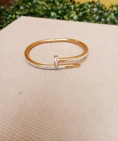 Bracelete Prego Cravejado Inspiração Cartier Em Aço Inoxidável Dourado - comprar online