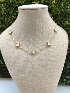 Chocker Trevo branco Inspiração em aço inoxidável banhado a ouro 18k