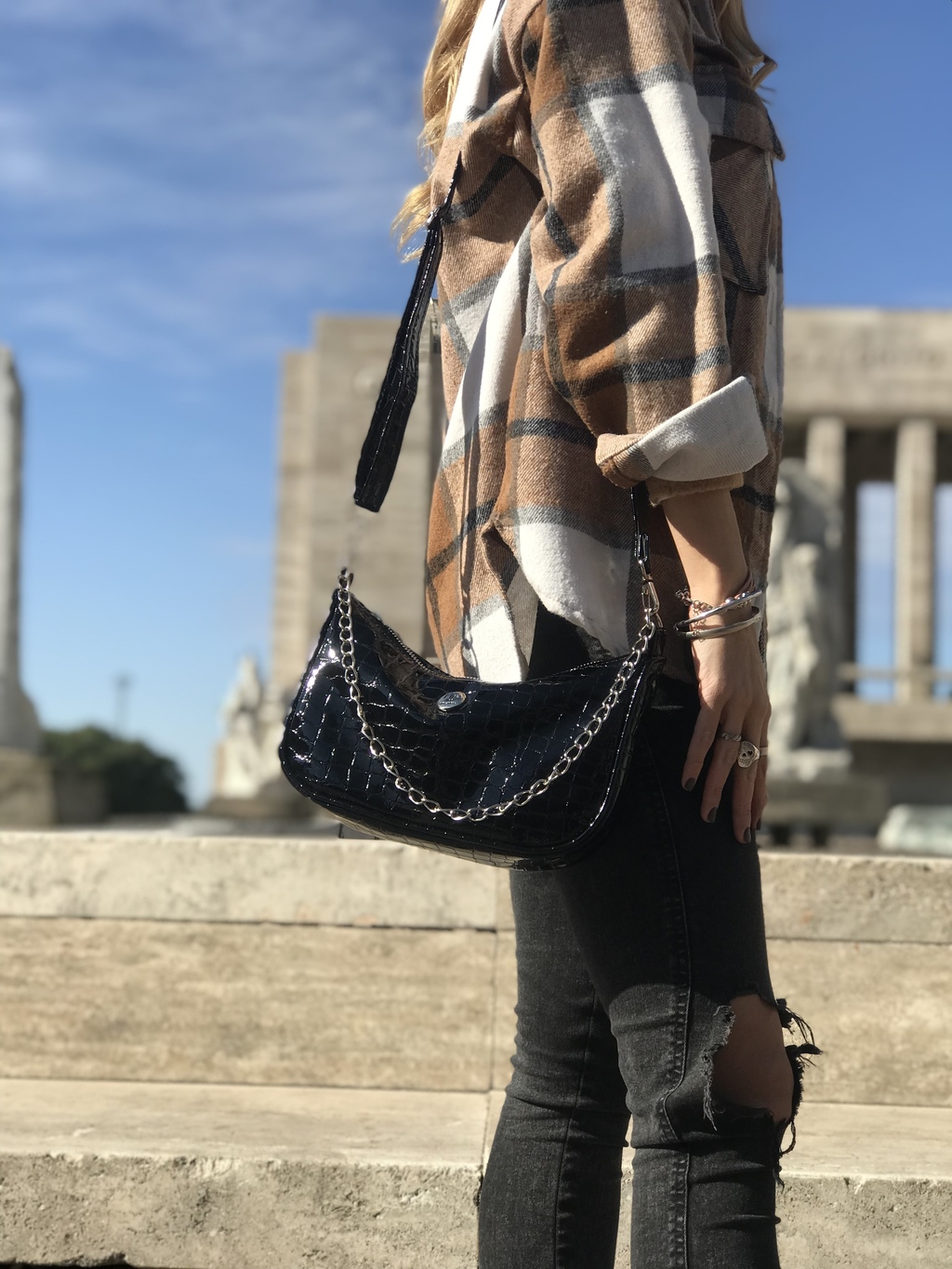 Cartera bandolera Baguette Alise Negra charol