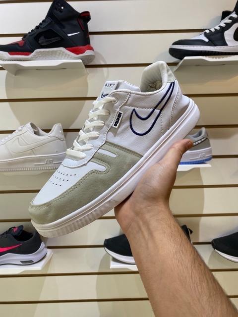 Nike blancas y plata cheap