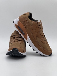 Nike air max marrones deals