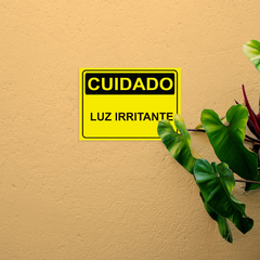 Placa de Sinalização Cuidado Luz Irritante em Pvc