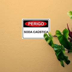 Placa de Sinalização Perigo Soda Caústica em Pvc - SigmaDecor