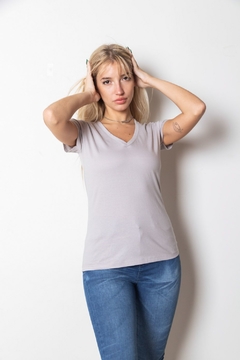 Remera Escote V Lisa - TM8130 - tienda online