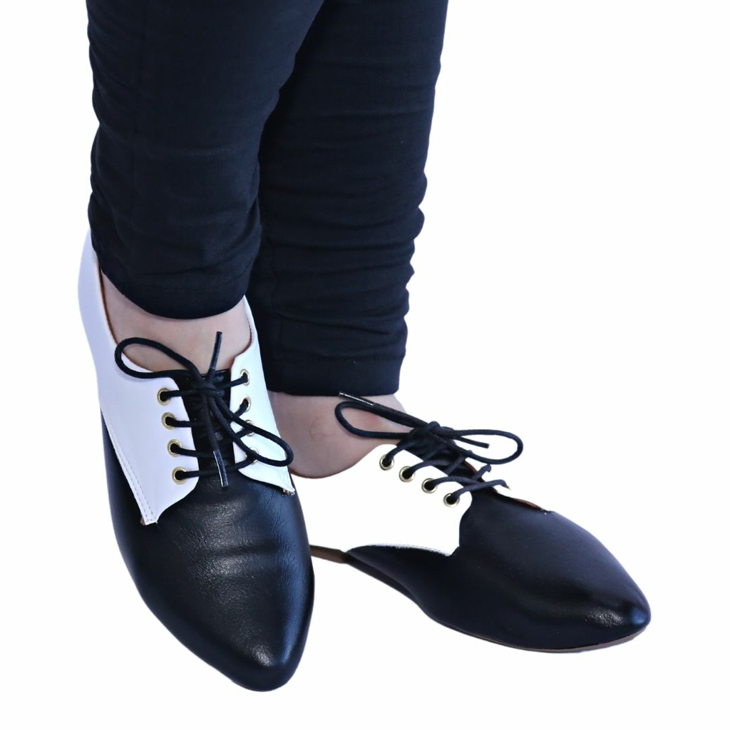 Sapato feminino Preto e branco bico fino Sapato Oxford