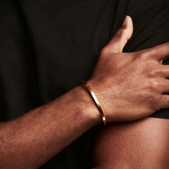 Bracelete Cuff Slim de Aço Dourado na internet