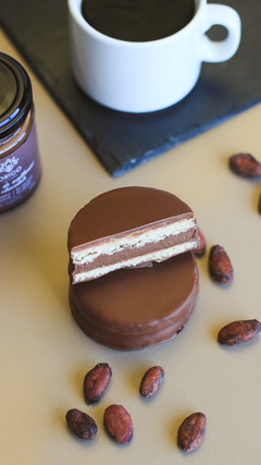 Alfajor de crema de avellanas con cobertura de chocolate a la leche de coco en internet