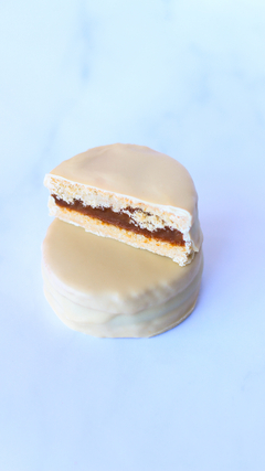 Alfajor de dulce de leche con cobertura de chocolate blanco - comprar online