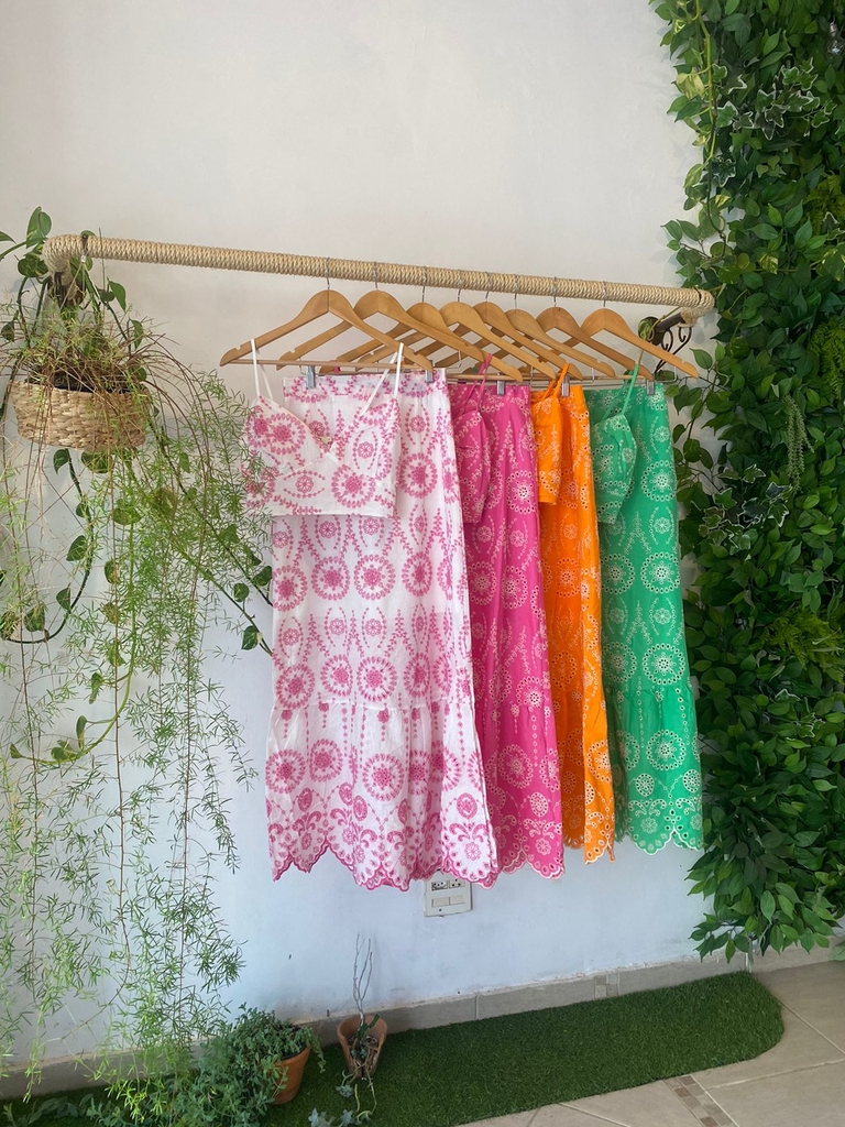 Conjunto cropped e saia Lese Comprar em Outlet Garden