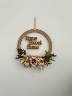 Guirlanda Home Sweet Home Sobre Tule - Pompons e Afins