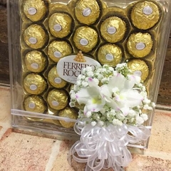 Bombones ferrero de 24 y flores