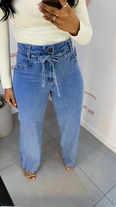 CALÇA JEANS ESTILOSA AMARRAÇÃO