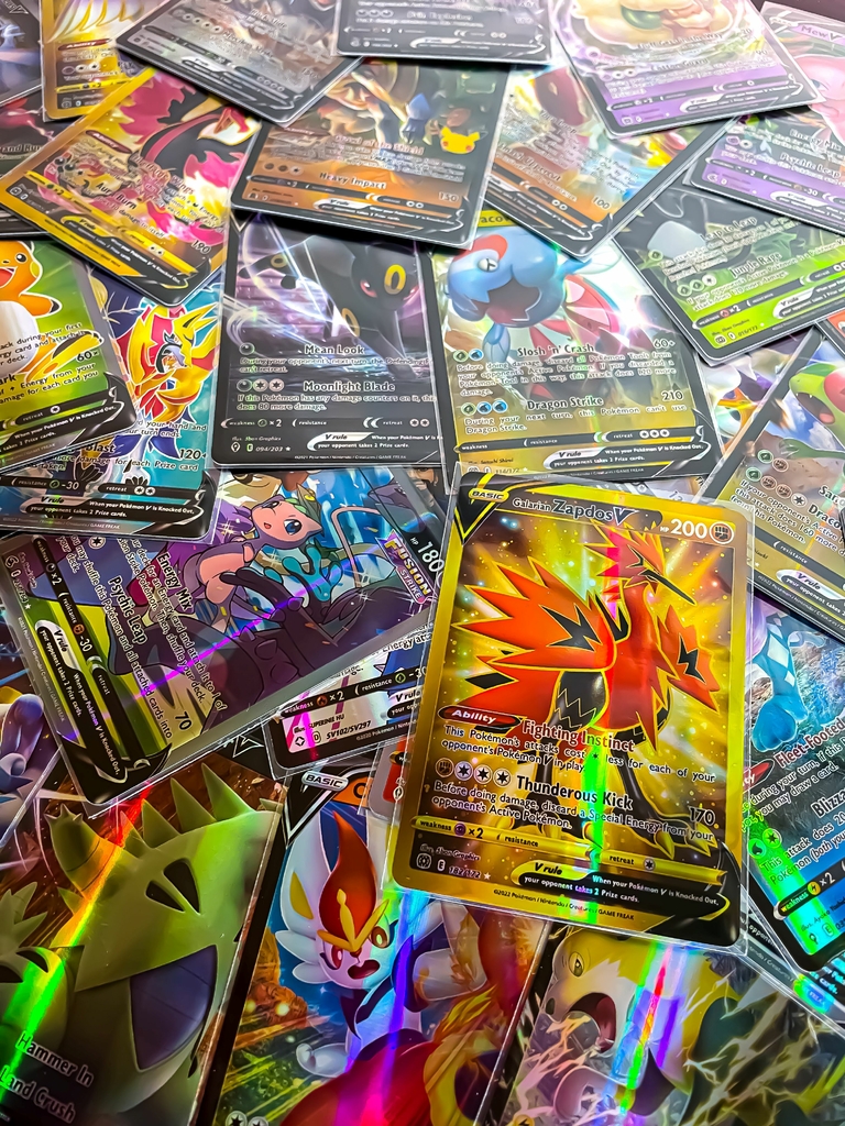 100 Cartas Pokemon Sem Repetições com 5 Brilhantes + Ultra Rara V