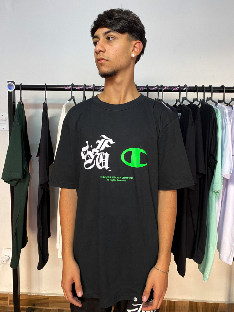 Camiseta Sufgang X Champion - Comprar em Vila Wear