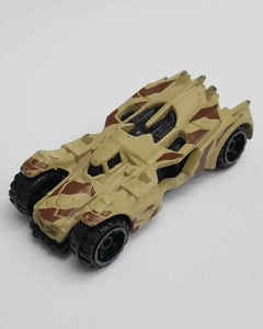 DC Comics / Arkham Knight Batmóvel Camuflado - Hot Wheels - comprar online