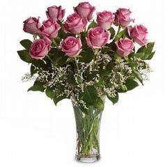 Beautiful 12 Lilac Roses in Vase