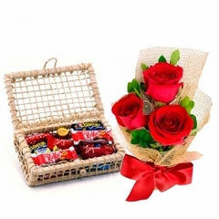 Cofre Kit Kat & Cia y Hermosas Rosas