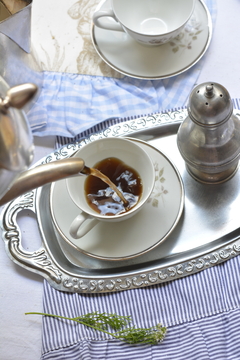 Xícara de café em porcelana Renner - Rasgada Janela Curadoria Vintage