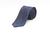 Gravata é um acessório versátil que pode ajudar a completar um traje e expressar o estilo pessoal de um indivíduo.
As gravatas podem ser usadas em conjunto com camisas de colarinho, ternos, paletós ou blazers. Elas ajudam a adicionar um toque de elegância