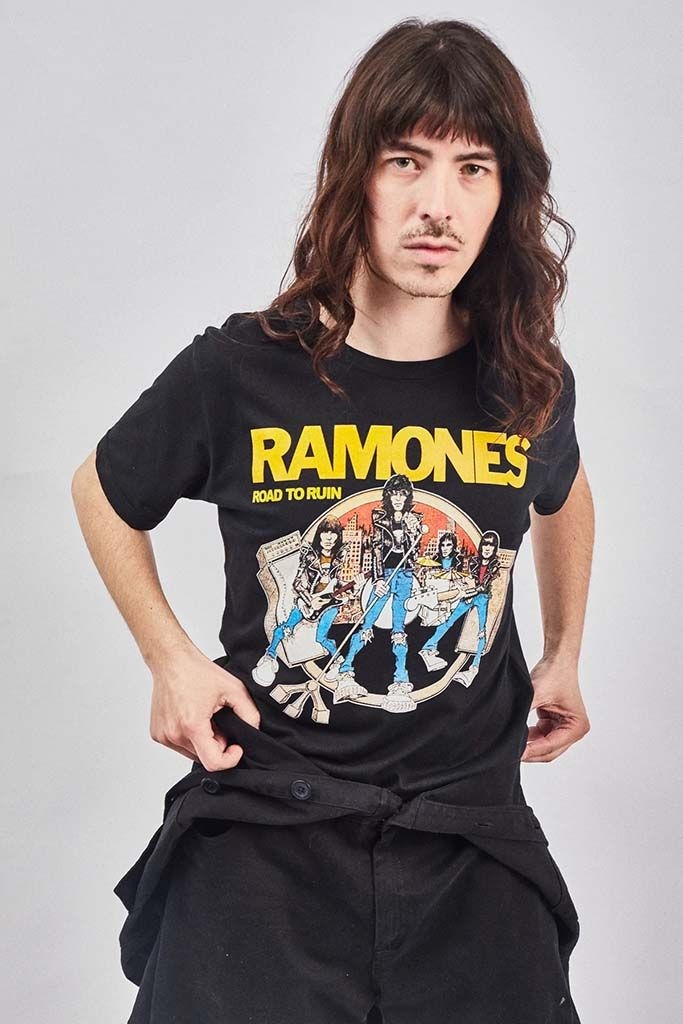 REMERA BOLIVIA NEGRA RAMONES - Comprar en GONGO