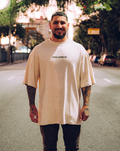 JESUS LOVES ME | OVERSIZED MASCULINA na internet