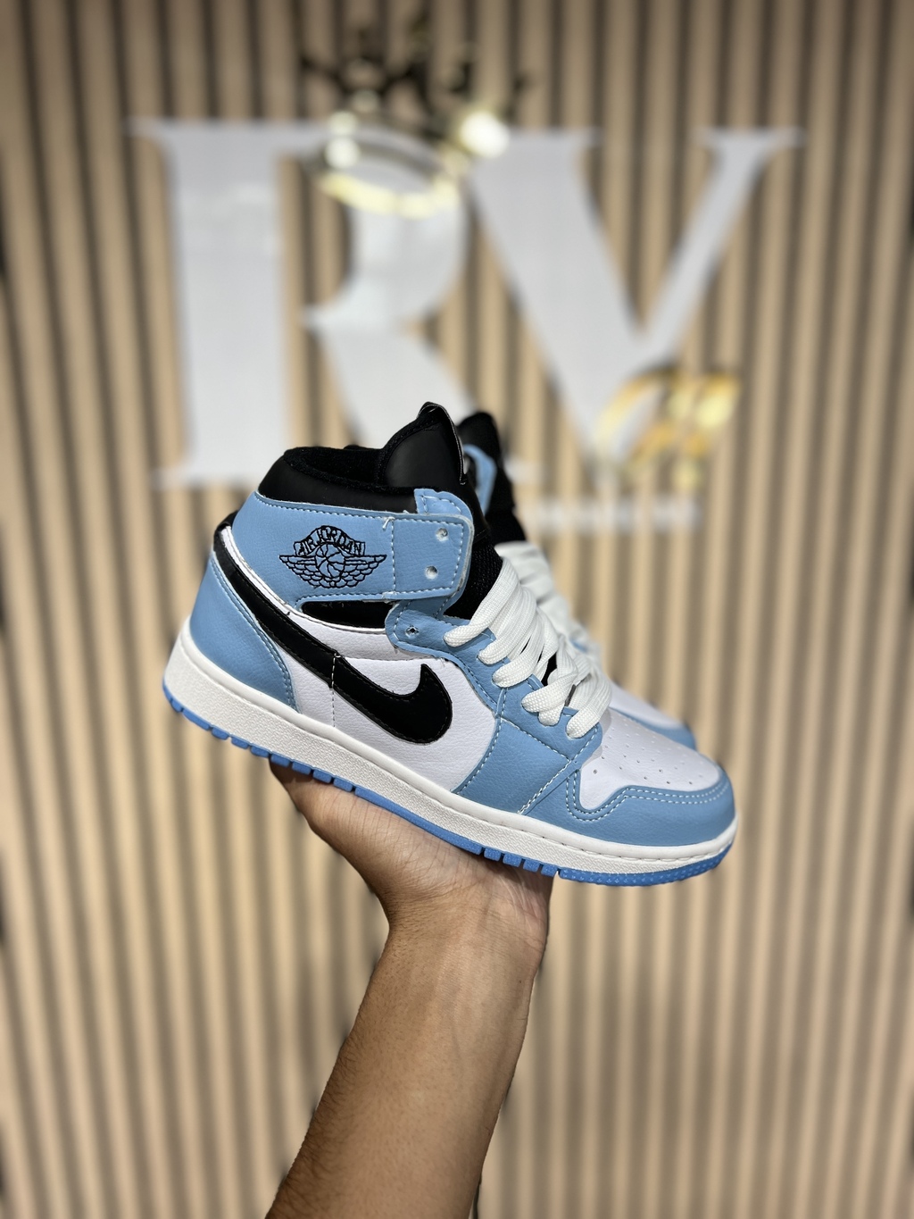 Air Jordan 1 Mid - Azul bebe e Branco