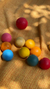 7 Bolas Grandes de Madeira - Colorido na internet