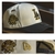 Boné New Era com logo dos Los Angeles Dodgers, em tom claro com aba preta e detalhes em dourado.