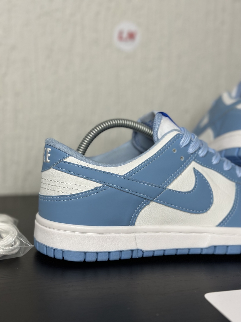 Nike Dunk SB - Azul bebê com Branco