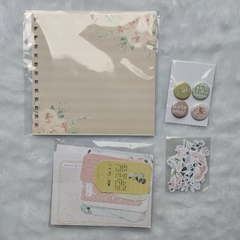 KIT de Miolo + Arame - Scrap Álbum DIA DAS MÃES - Com adesivos, etiquetas, tags e botons - Rosê - comprar online