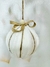 Bola Decorada Branco e Natural 10cm - comprar online