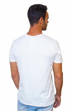 Camisa Masculina Marcha Picada Branca na internet